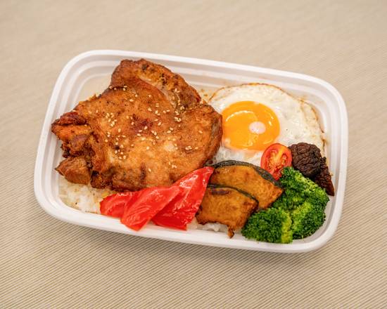 D5. 香嫩無骨雞腿排飯 / Fried Boneless Chicken Thighs Bento (Plain Rice)